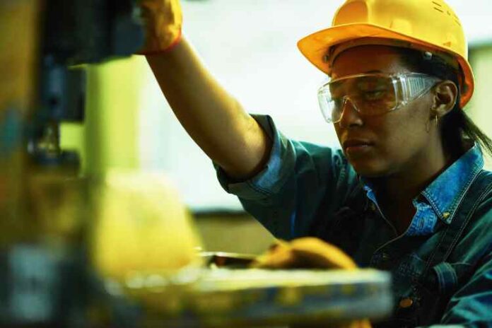 How Do You Choose the Right Blinds Manufacturer for Your Home